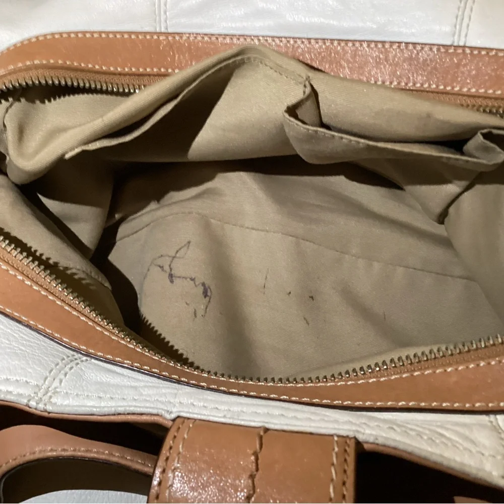 Coach Soho Lynn Hobo Buckle Bag  D1069-F15075 - Picture 8 of 13